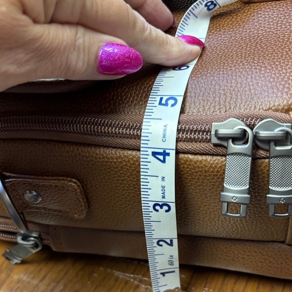 Samsonite cognac flap over Leather Messenger Bag - Picture 10 of 12